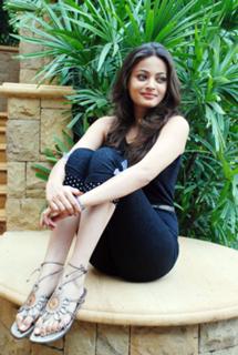 Sneha Ullal feet photo 3