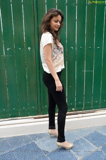 Sneha Ullal feet photo 9
