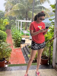 Sneha Ullal feet photo 3
