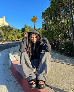 So-Yeon Jeon feet photo 9