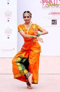 Sobhita Dhulipala feet photo 12