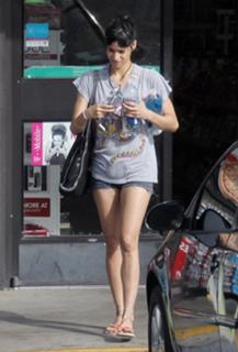 Sofia Boutella feet photo thumbnail