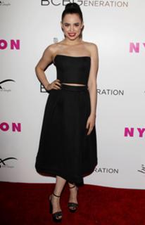 Sofia Carson feet photo thumbnail