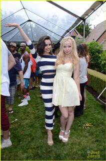 Sofia Carson feet photo thumbnail