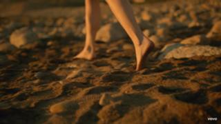 Sofia Carson feet photo thumbnail