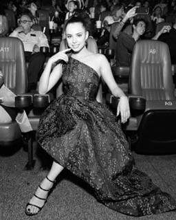 Sofia Carson feet photo thumbnail