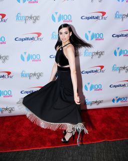 Sofia Carson feet photo thumbnail