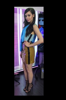 Sofia Carson feet photo thumbnail