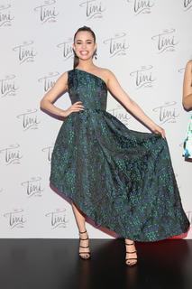 Sofia Carson feet photo thumbnail