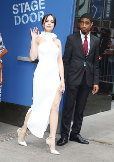 Sofia Carson feet photo thumbnail