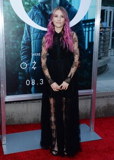 Sofia Hublitz feet photo thumbnail