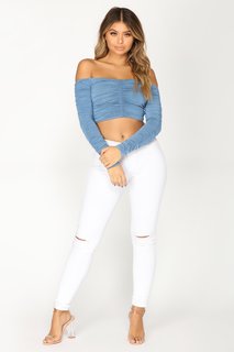 Sofia Jamora feet photo 6
