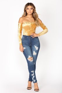 Sofia Jamora feet photo 4