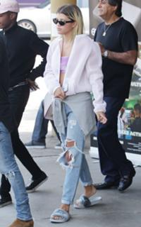 Sofia Richie feet photo thumbnail