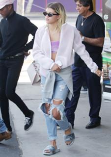 Sofia Richie feet photo thumbnail