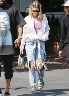 Sofia Richie feet photo thumbnail