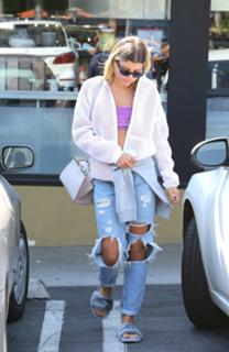 Sofia Richie feet photo thumbnail