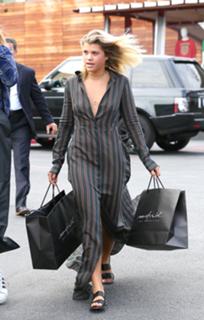 Sofia Richie feet photo thumbnail