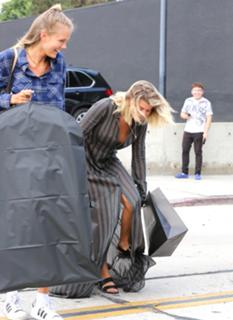 Sofia Richie feet photo thumbnail