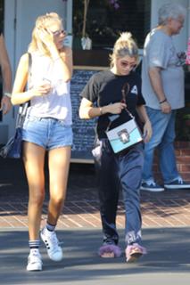 Sofia Richie feet photo thumbnail
