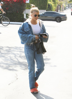 Sofia Richie feet photo thumbnail