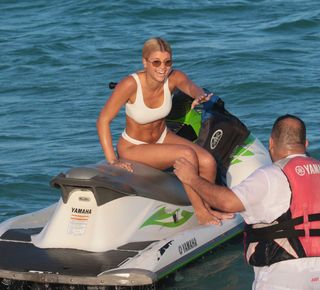 Sofia Richie feet photo thumbnail