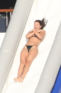 Sofia Richie feet photo thumbnail