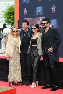 Sofia Richie feet photo thumbnail