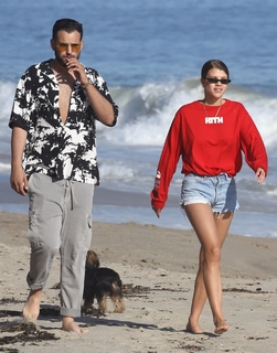 Sofia Richie feet photo thumbnail