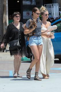 Sofia Richie feet photo thumbnail