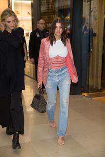 Sofia Richie feet photo thumbnail