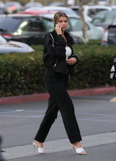 Sofia Richie feet photo thumbnail