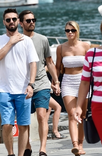 Sofia Richie feet photo thumbnail