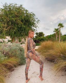 Sofia Richie feet photo thumbnail