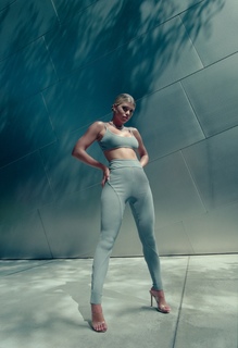 Sofia Richie feet photo thumbnail