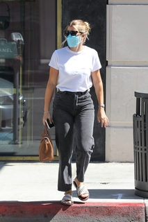 Sofia Richie feet photo thumbnail