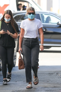 Sofia Richie feet photo thumbnail