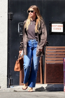 Sofia Richie feet photo thumbnail