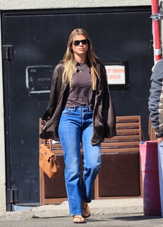 Sofia Richie feet photo thumbnail