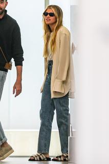 Sofia Richie feet photo thumbnail