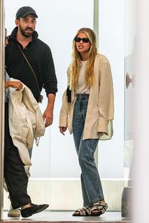 Sofia Richie feet photo thumbnail