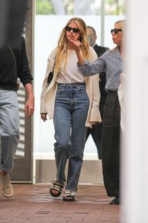Sofia Richie feet photo thumbnail
