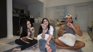 Sofia Santino feet photo thumbnail