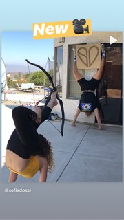 Sofie Dossi feet photo thumbnail