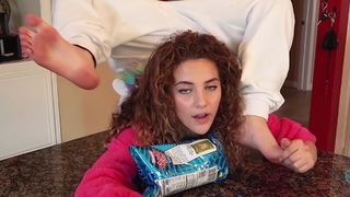 Sofie Dossi feet photo thumbnail