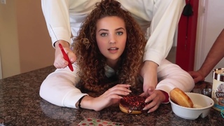 Sofie Dossi feet photo thumbnail