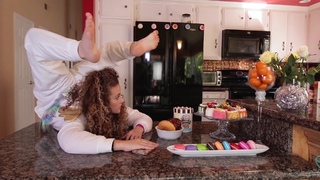 Sofie Dossi feet photo thumbnail