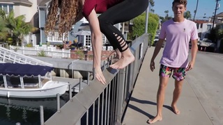 Sofie Dossi feet photo thumbnail