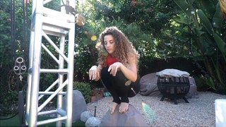Sofie Dossi feet photo thumbnail