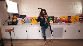 Sofie Dossi feet photo thumbnail